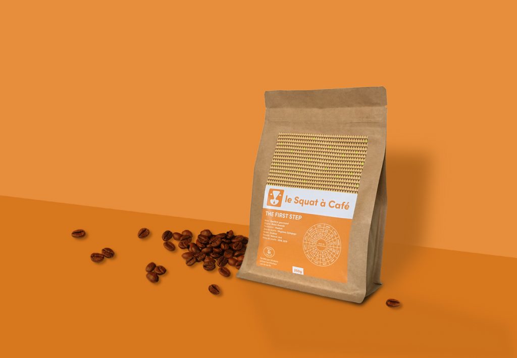Mise en scène du paquet de café avec le logo & son packaging 