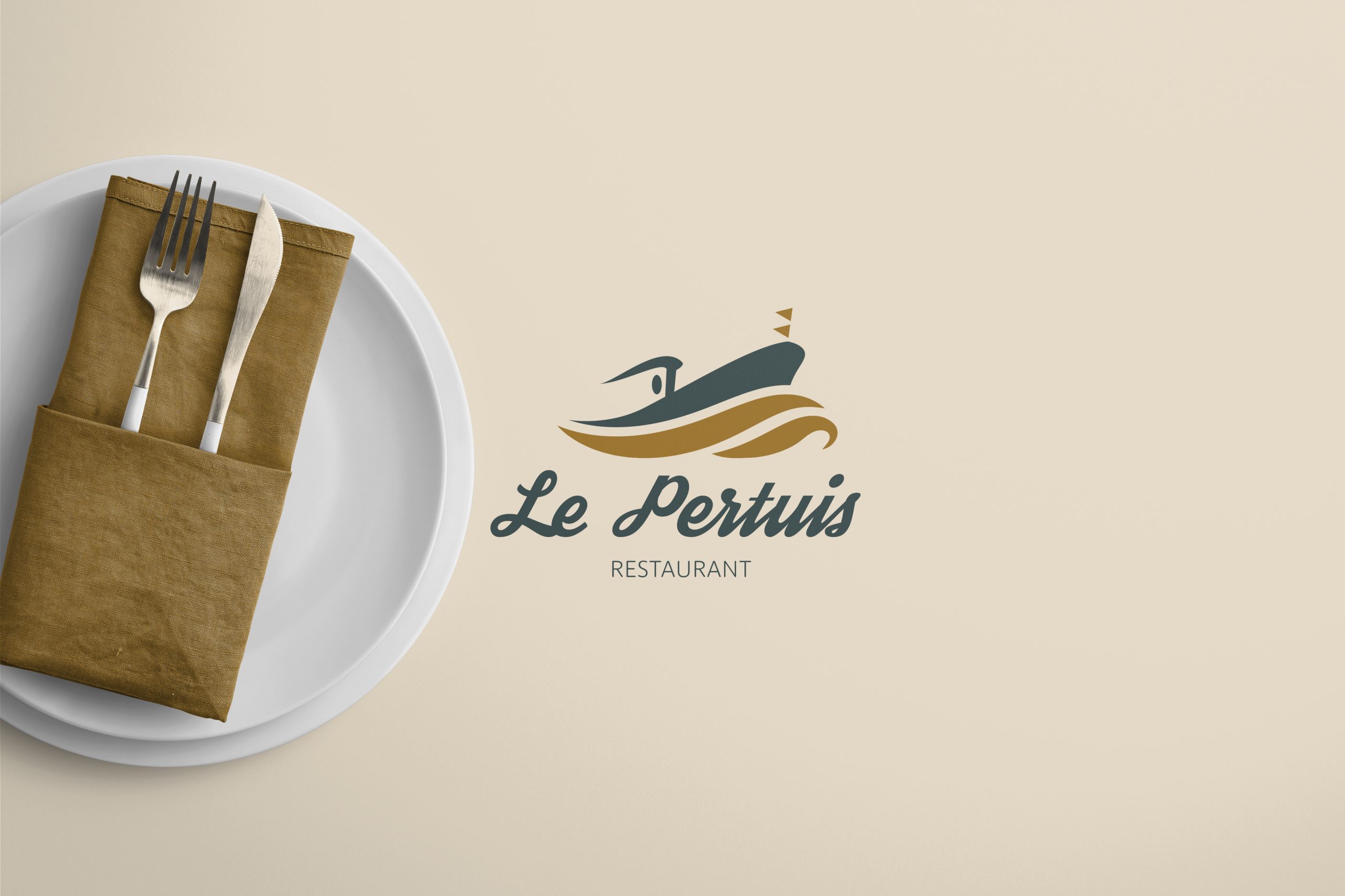 Logo restaurant Le Pertuis : Logo en couleur blanc du restaurant Le Pertuis à Châtelaillon-Plage.